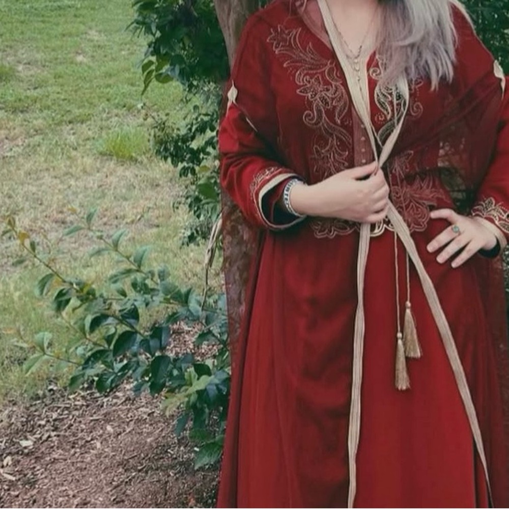 Elegant Red Embroidered Arab Kaftan